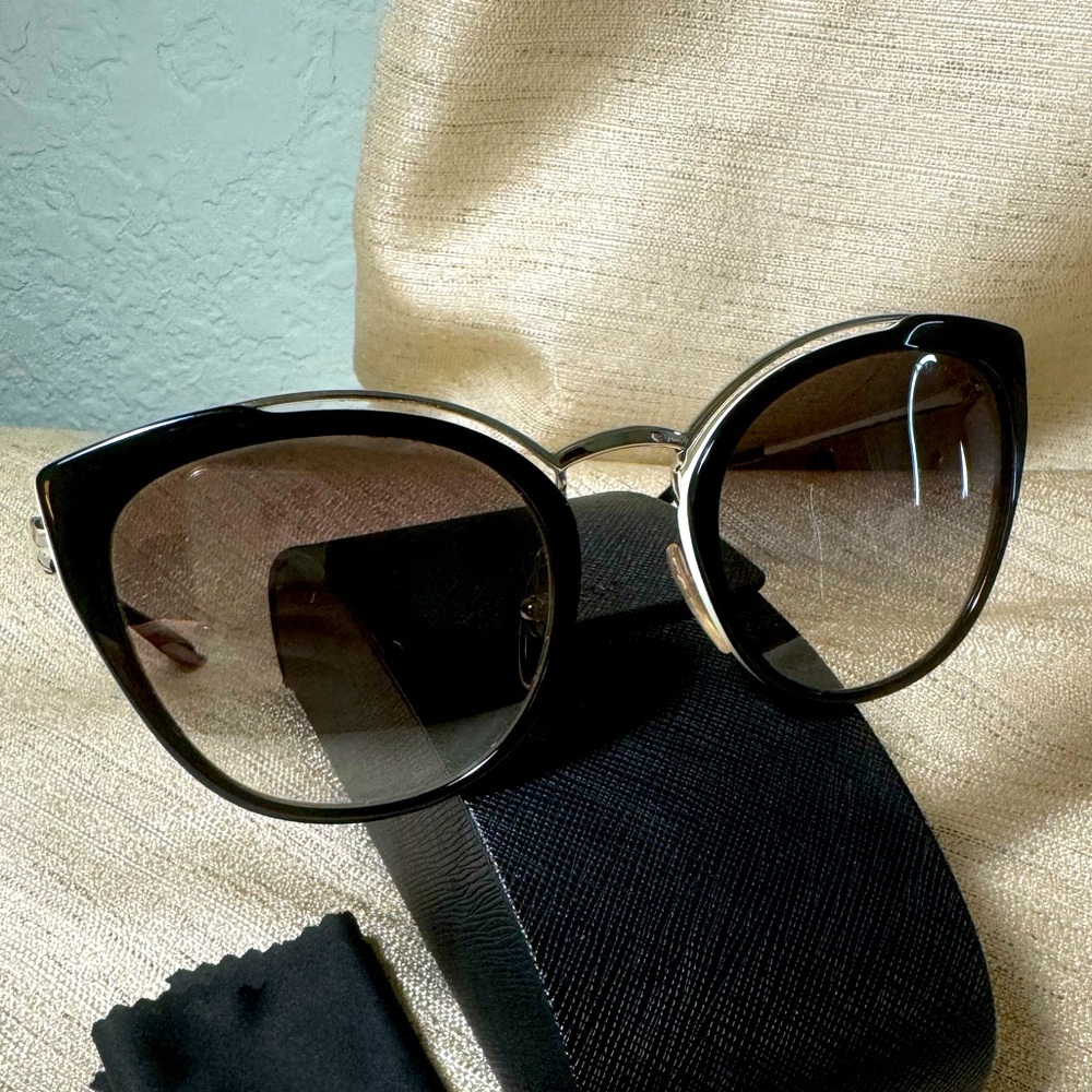 PRADA Sunglasses Black White Cat eye SPR 20U 54022 4BK-500 140 2N